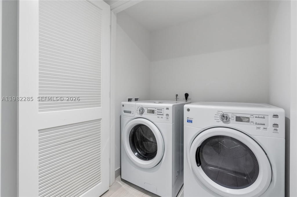 Real estate property located at 4010 Ocean Dr R2005, Broward, 4010 South Ocean Condo, Hollywood, FL