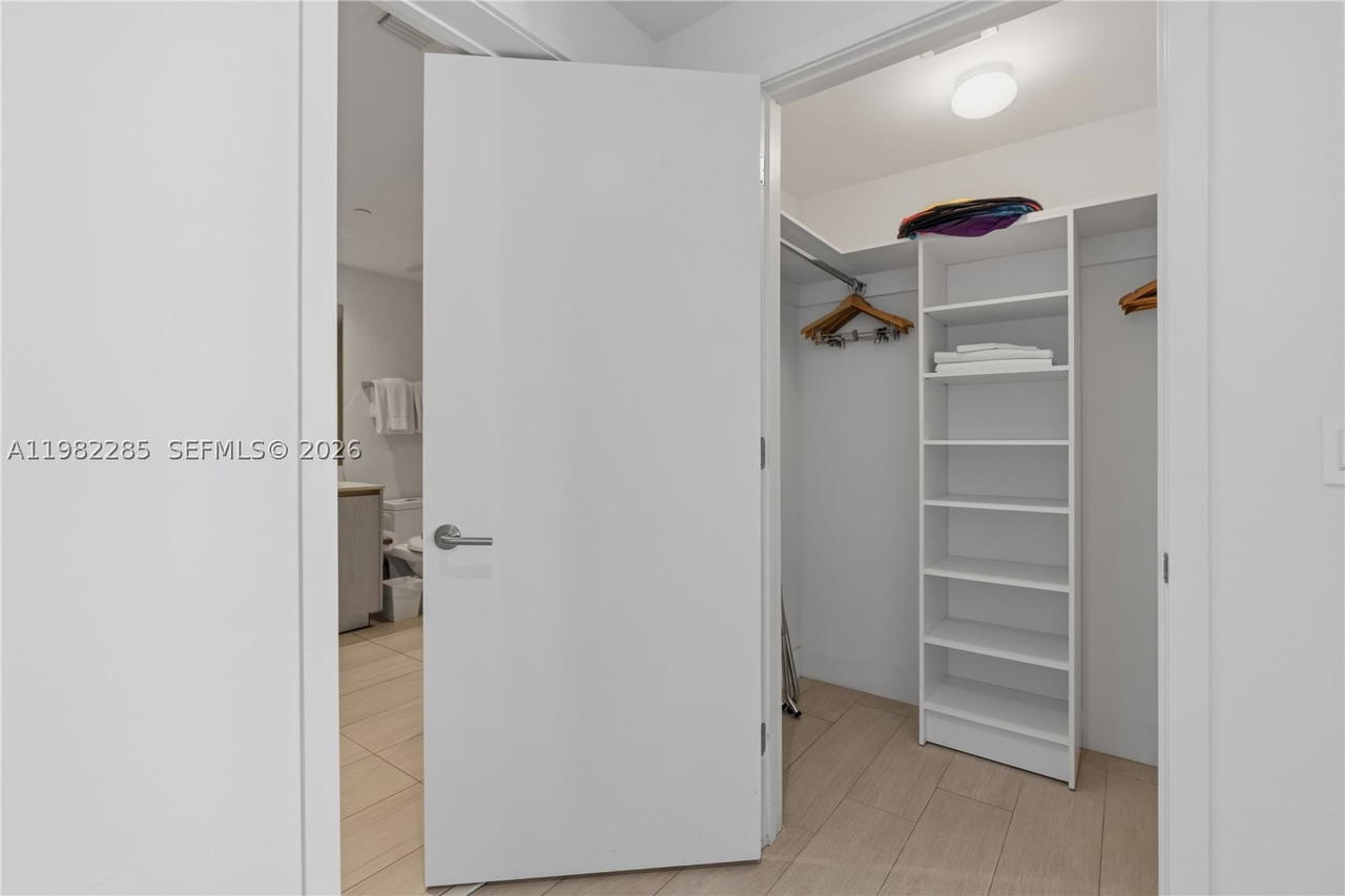 Real estate property located at 4010 Ocean Dr R2005, Broward, 4010 South Ocean Condo, Hollywood, FL