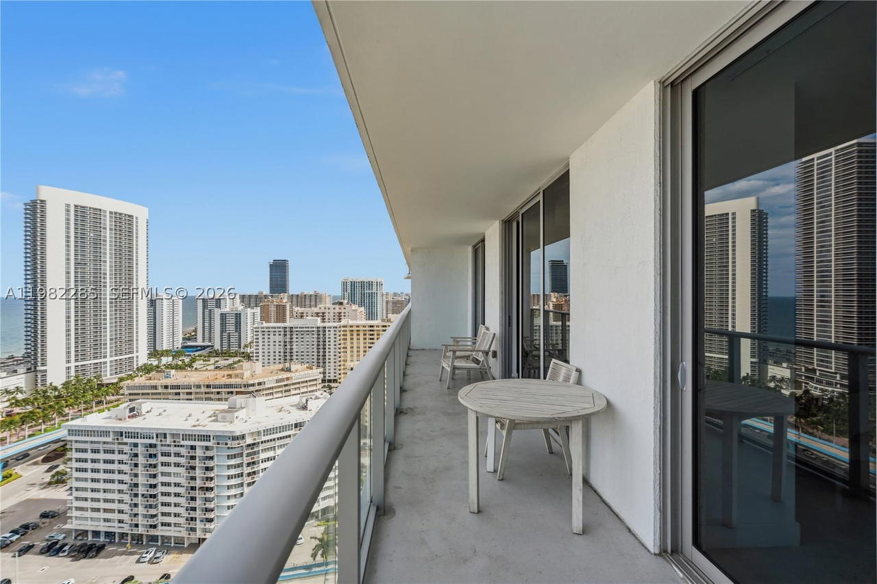 Real estate property located at 4010 Ocean Dr R2005, Broward, 4010 South Ocean Condo, Hollywood, FL