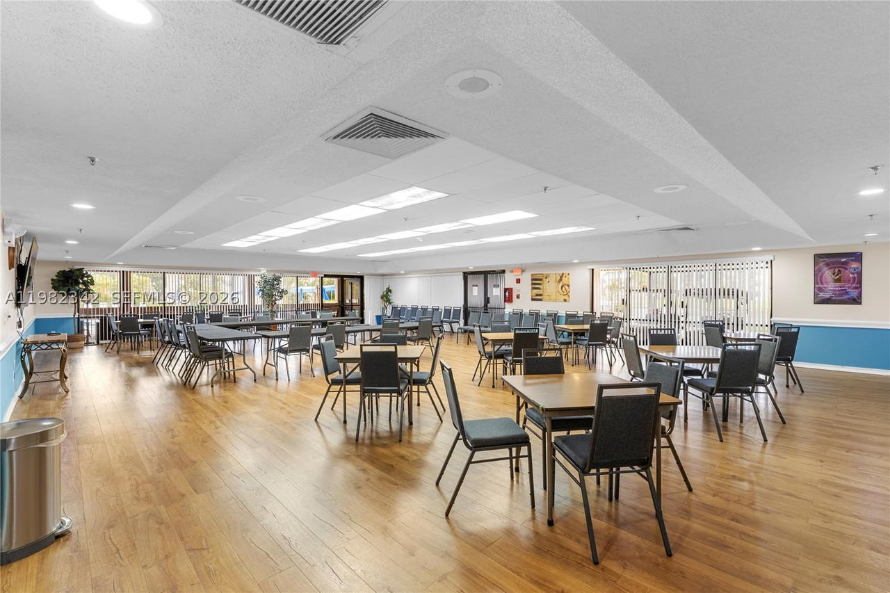 Real estate property located at 8950 Sunrise Lakes Blvd #309, Broward, Sunrise Lakes Phase 3, Sunrise, FL