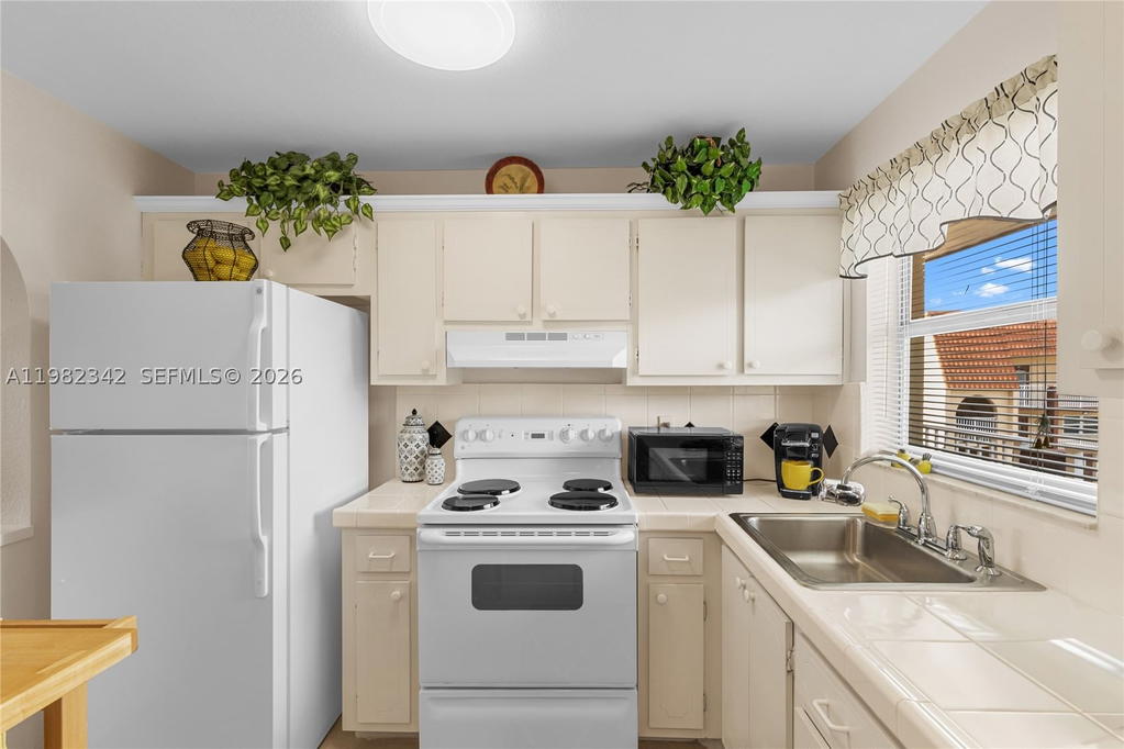 Real estate property located at 8950 Sunrise Lakes Blvd #309, Broward, Sunrise Lakes Phase 3, Sunrise, FL
