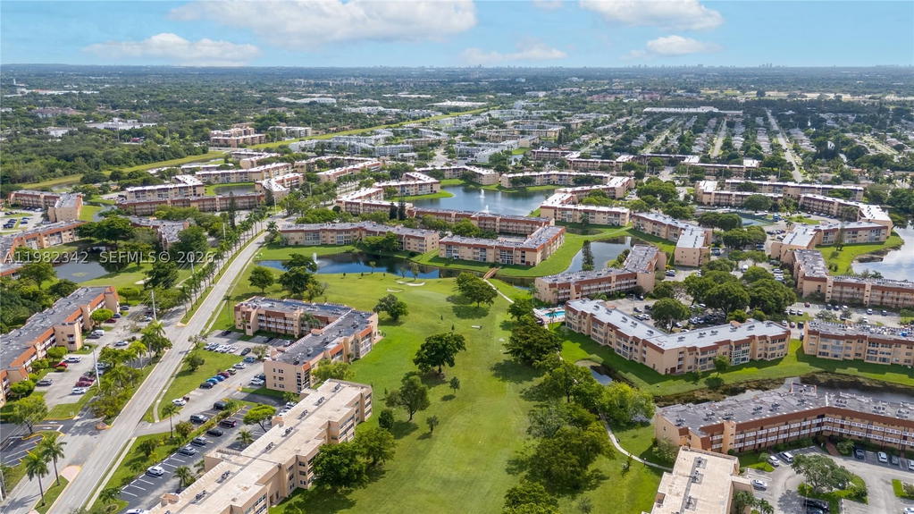 Real estate property located at 8950 Sunrise Lakes Blvd #309, Broward, Sunrise Lakes Phase 3, Sunrise, FL