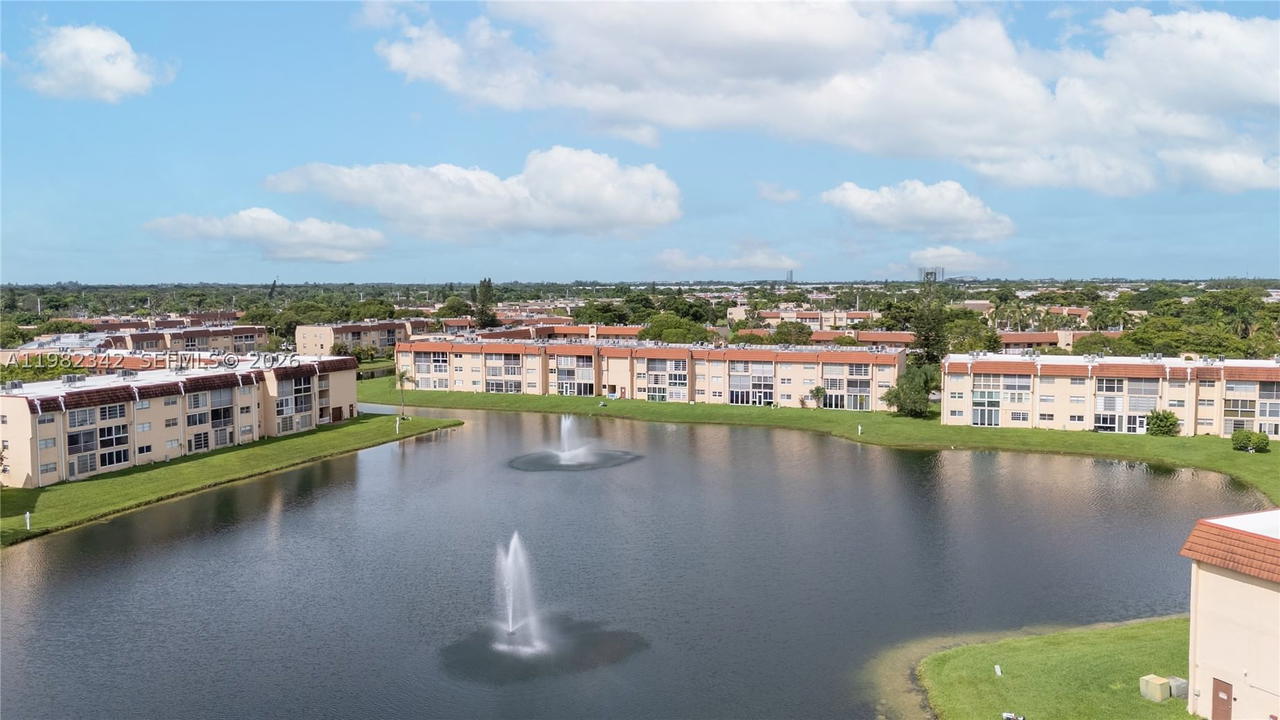 Real estate property located at 8950 Sunrise Lakes Blvd #309, Broward, Sunrise Lakes Phase 3, Sunrise, FL