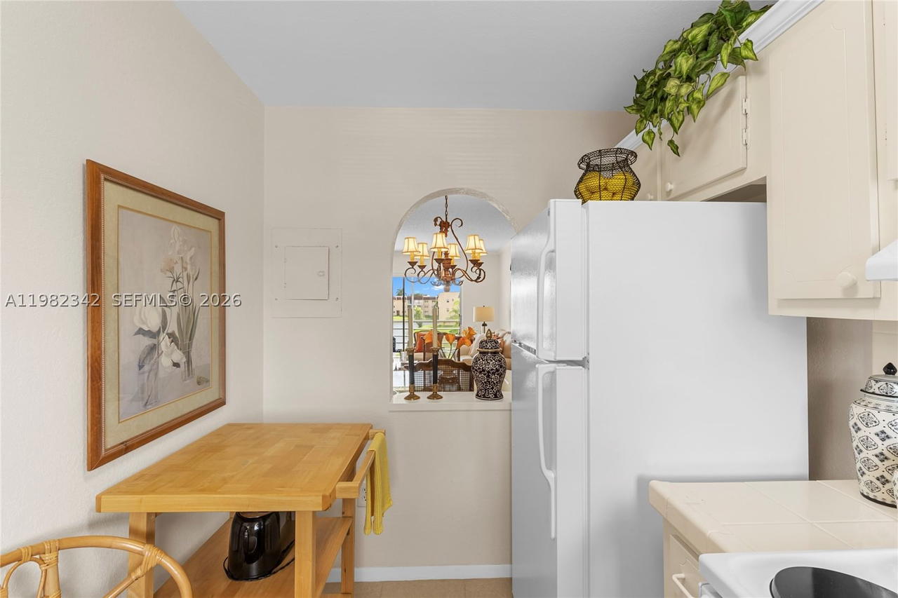 Real estate property located at 8950 Sunrise Lakes Blvd #309, Broward, Sunrise Lakes Phase 3, Sunrise, FL
