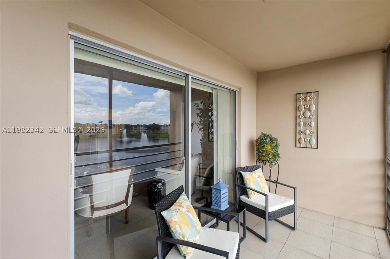 Real estate property located at 8950 Sunrise Lakes Blvd #309, Broward, Sunrise Lakes Phase 3, Sunrise, FL