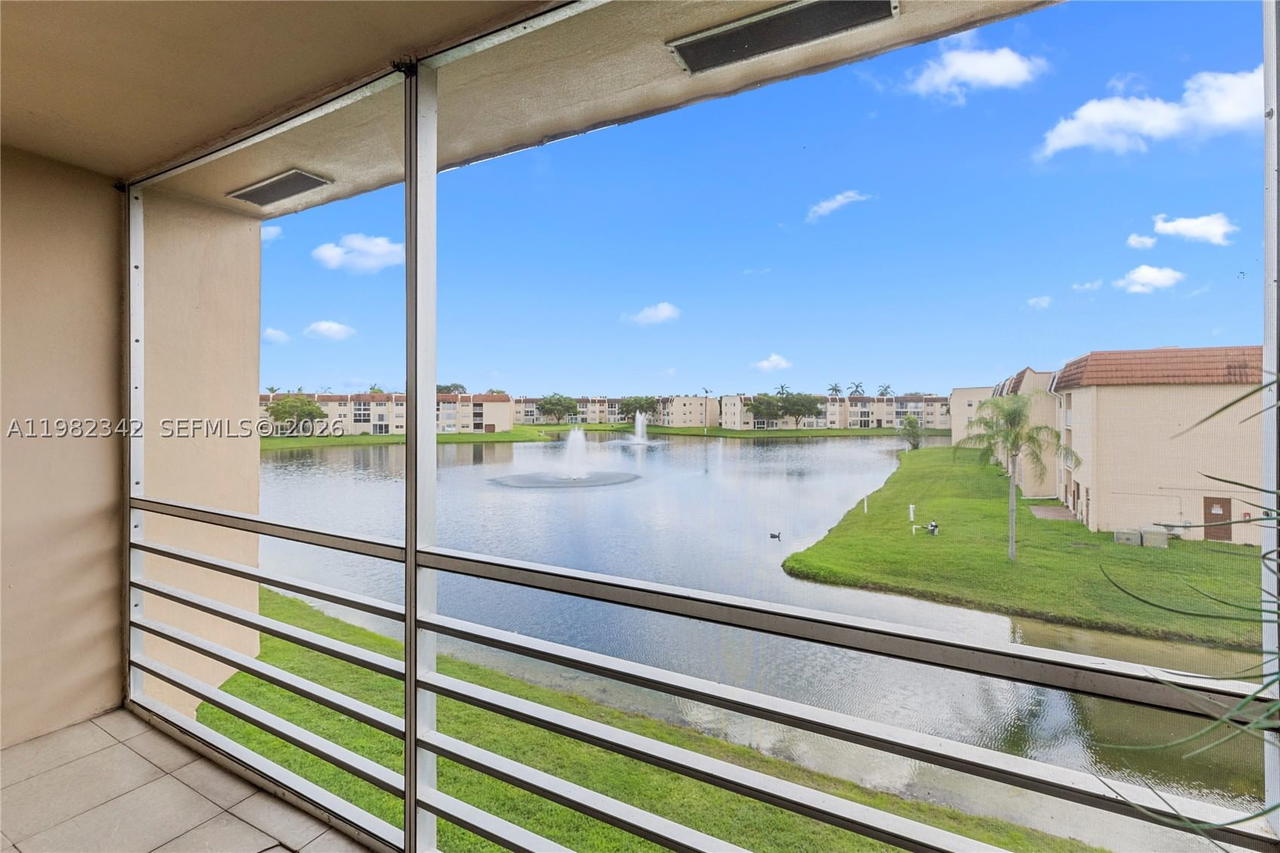 Real estate property located at 8950 Sunrise Lakes Blvd #309, Broward, Sunrise Lakes Phase 3, Sunrise, FL