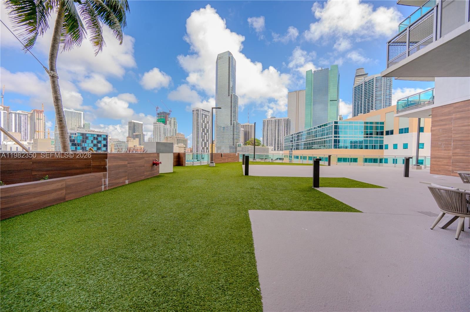 Real estate property located at 350 S MIAMI #1709, Miami-dade, Wind Condo, Miami, FL