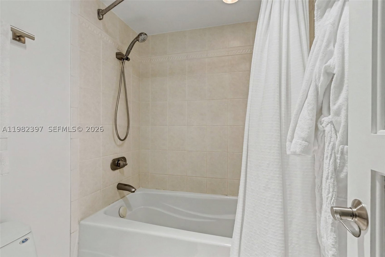 Real estate property located at 1201 River Reach Dr #102, Broward, River Reach Condominium I, Fort Lauderdale, FL