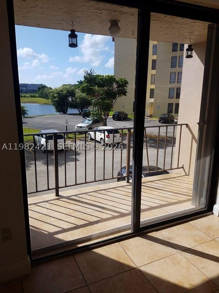 Real estate property located at 9682 Fontainebleau Blvd #202, Miami-dade, Golfview Club Fontaineble, Miami, FL