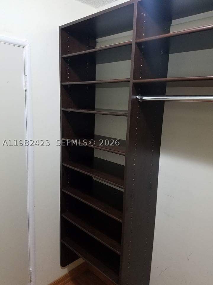 Real estate property located at 9682 Fontainebleau Blvd #202, Miami-dade, Golfview Club Fontaineble, Miami, FL