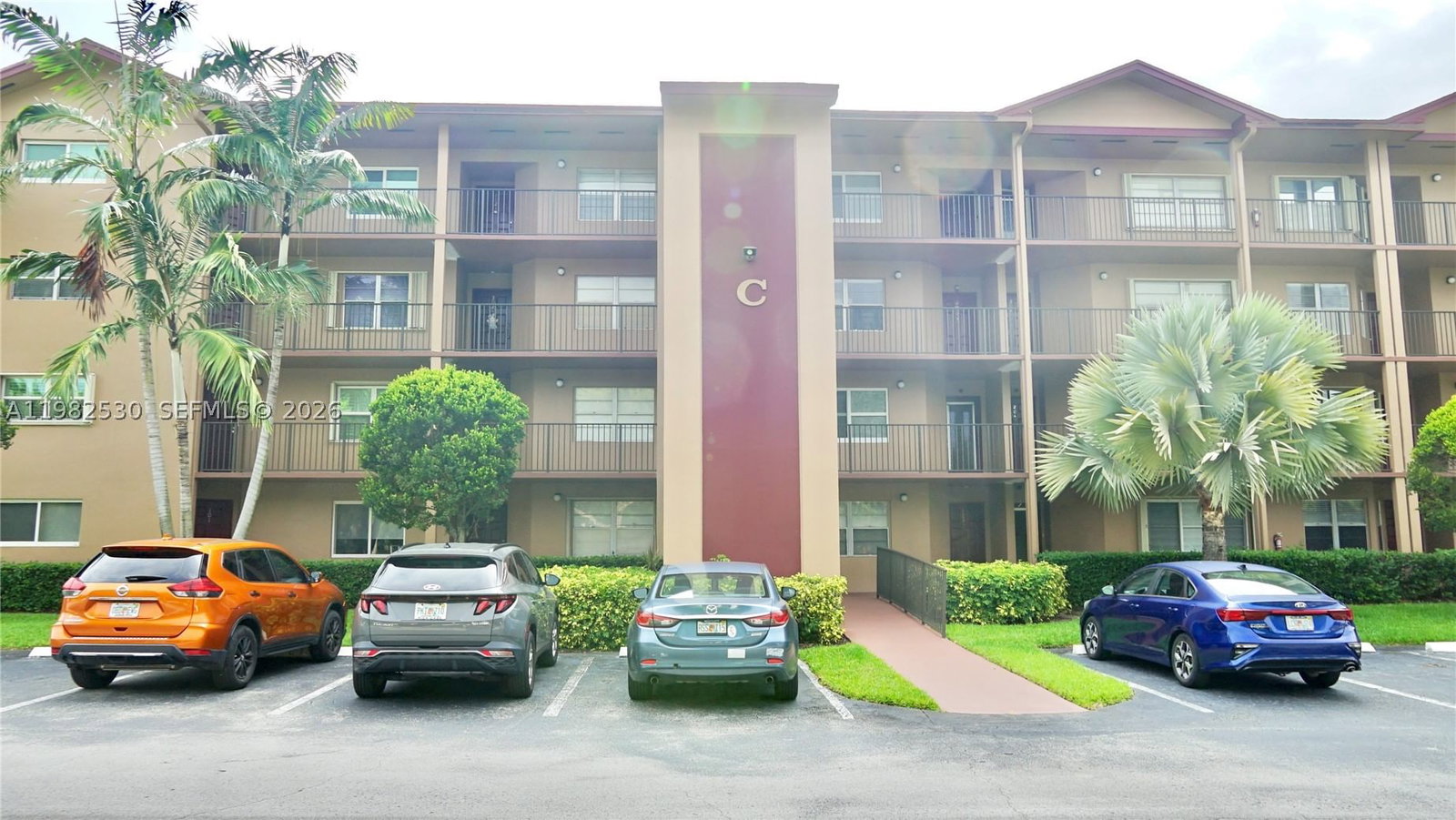 Real estate property located at 100 130th Ter #211C, Broward, Lancaster At Century Vill, Pembroke Pines, FL