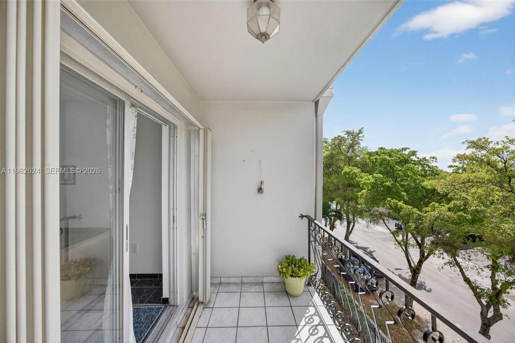 Real estate property located at 3181 13th St #416, Miami-dade, Alcala Plaza Condo, Miami, FL