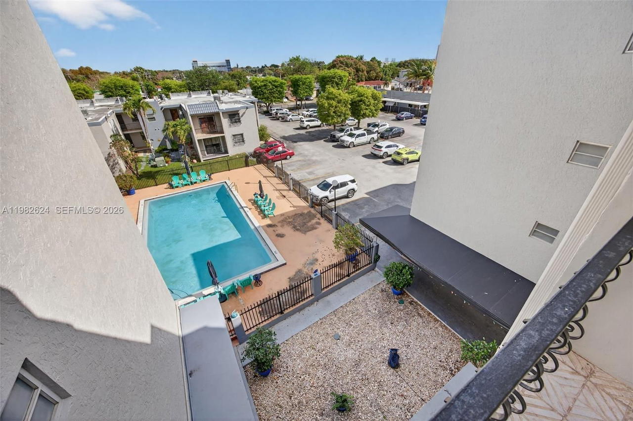 Real estate property located at 3181 13th St #416, Miami-dade, Alcala Plaza Condo, Miami, FL