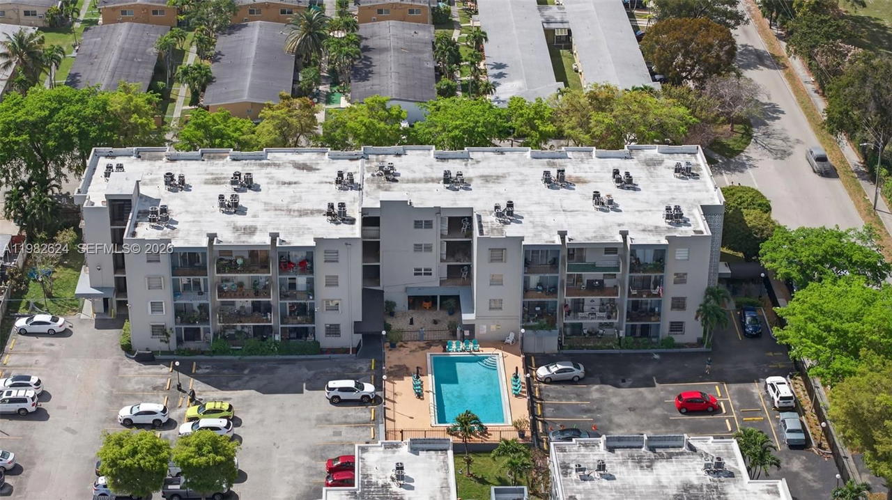 Real estate property located at 3181 13th St #416, Miami-dade, Alcala Plaza Condo, Miami, FL