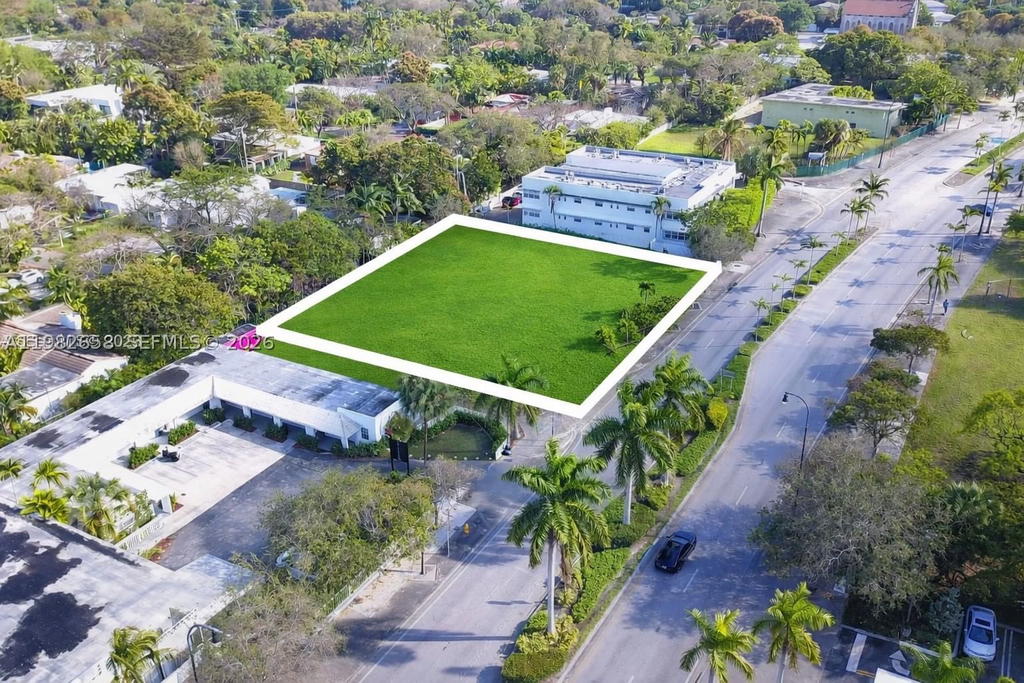 Real estate property located at 5215 Biscayne Blvd, Miami-dade, Bayshore Plaza Unit No 2, Miami, FL