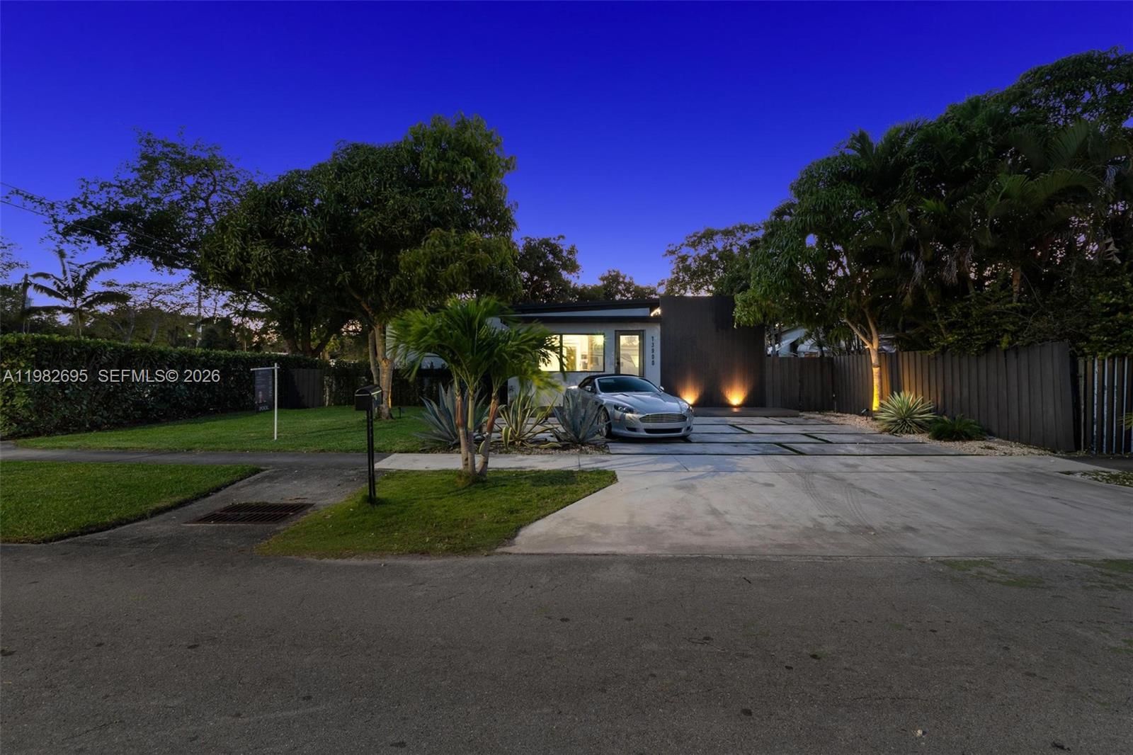 Real estate property located at 13900 16th Ct, Miami-dade, Archwood-amd Plat, North Miami, FL