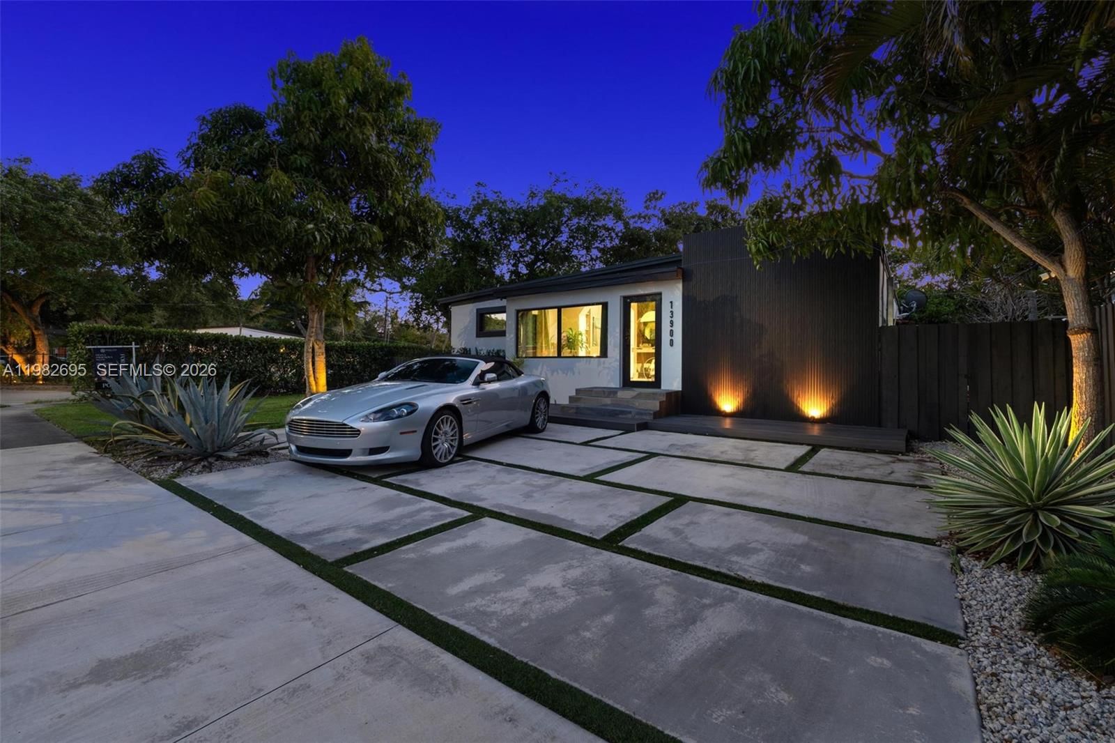 Real estate property located at 13900 16th Ct, Miami-dade, Archwood-amd Plat, North Miami, FL