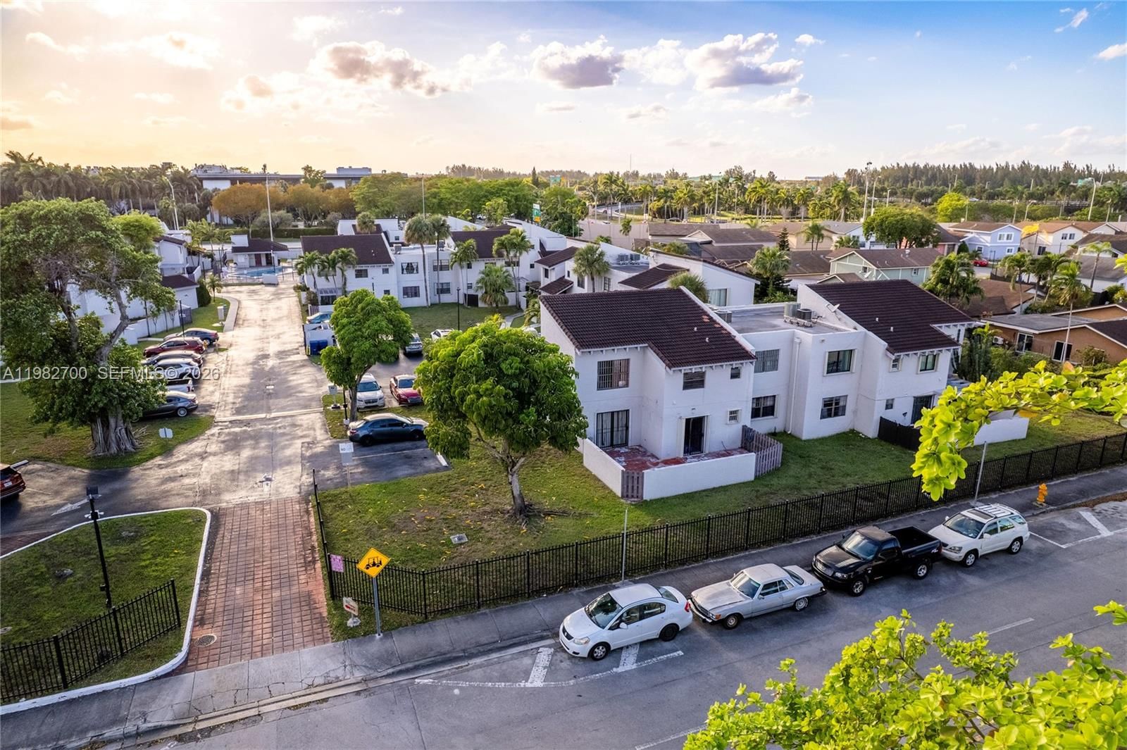 Real estate property located at 860 106th Ave #2B3-5, Miami-dade, La Arboleda Condo Ph Ii, Miami, FL