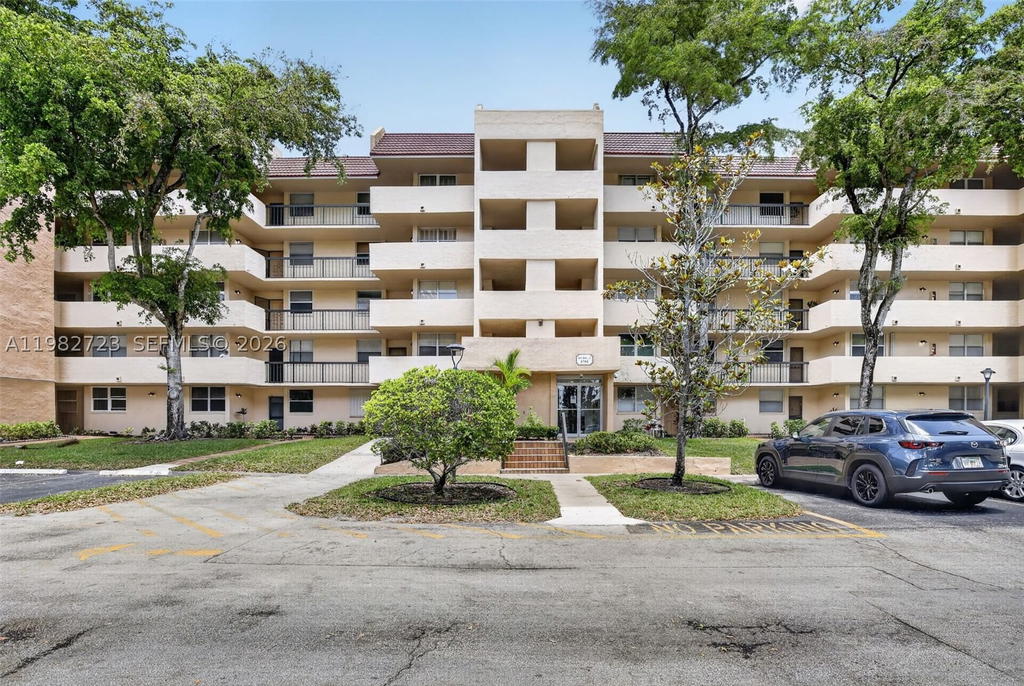 Real estate property located at 3751 Environ Blvd #141, Broward, Condominium 5 Of Environ, Lauderhill, FL