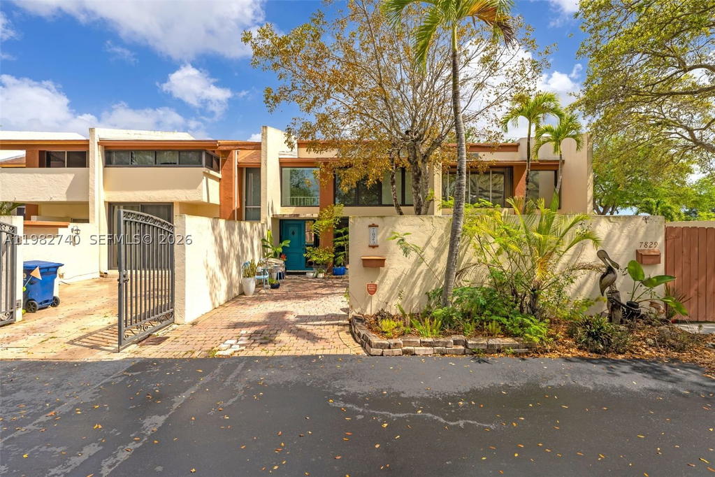 Real estate property located at 7825 103rd Pl, Miami-dade, Sunset Park Lake Villas S, Miami, FL