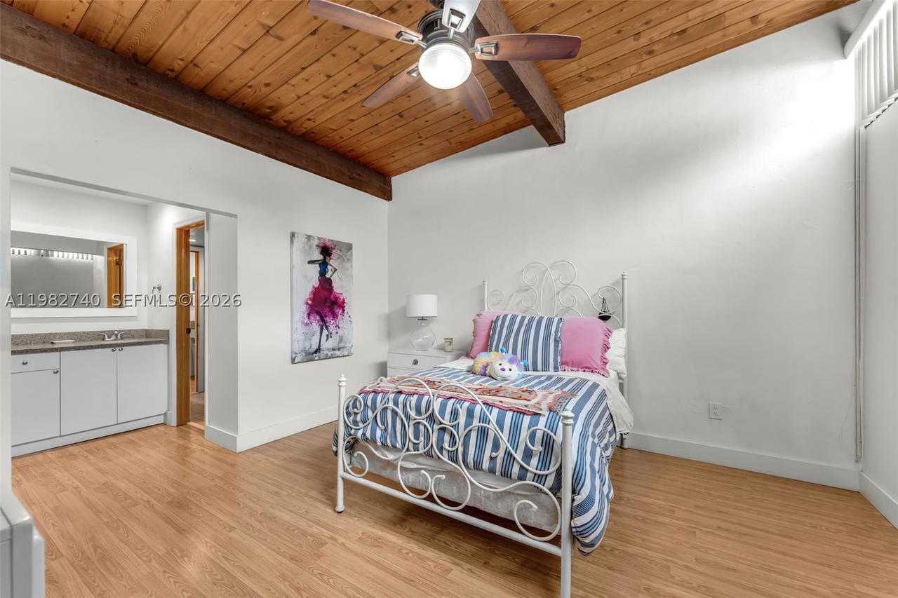 Real estate property located at 7825 103rd Pl, Miami-dade, Sunset Park Lake Villas S, Miami, FL