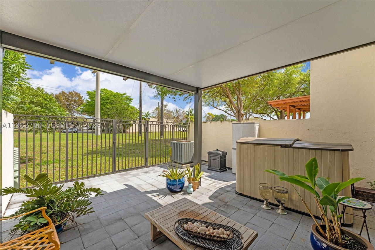 Real estate property located at 7825 103rd Pl, Miami-dade, Sunset Park Lake Villas S, Miami, FL