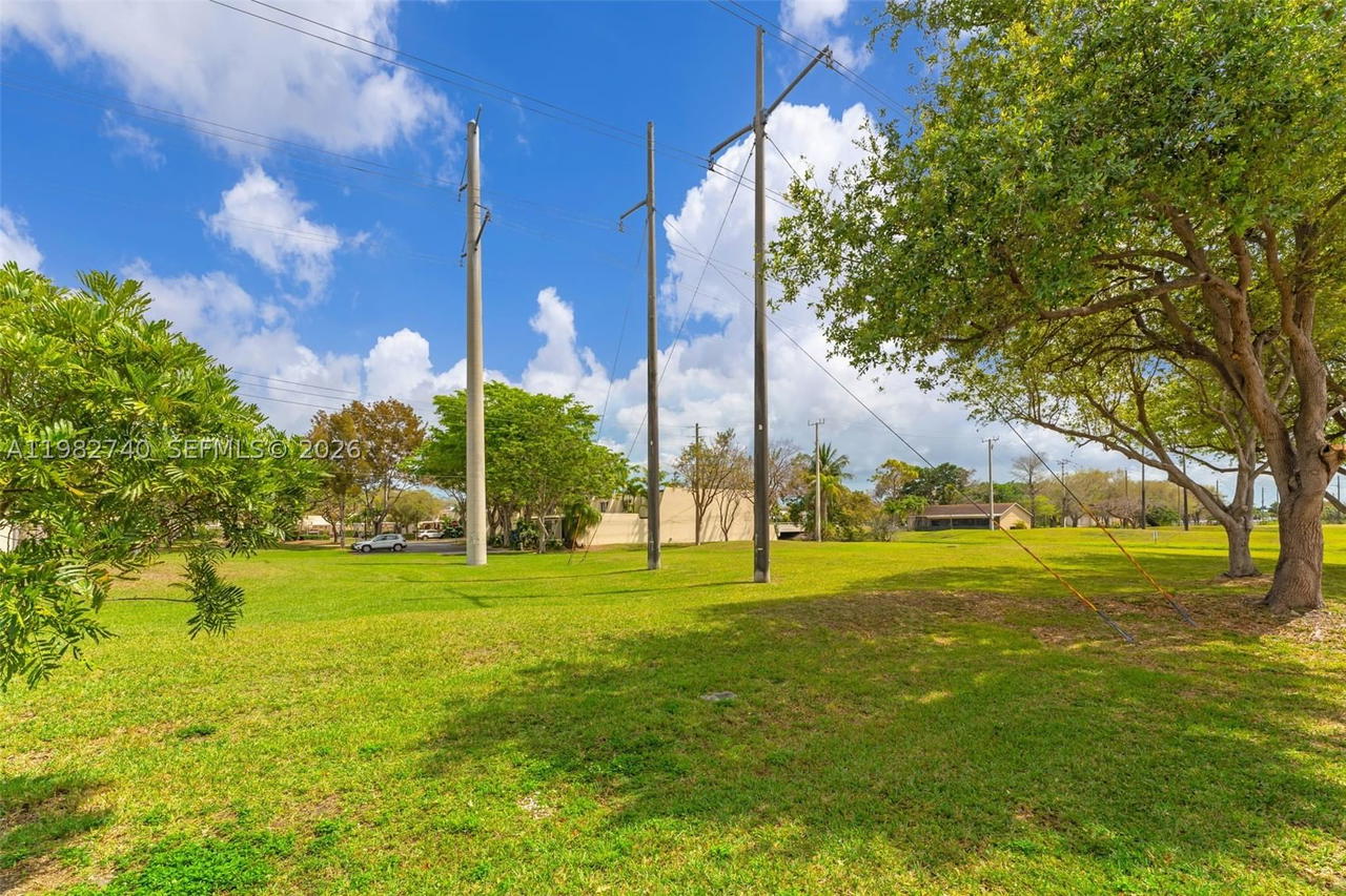 Real estate property located at 7825 103rd Pl, Miami-dade, Sunset Park Lake Villas S, Miami, FL
