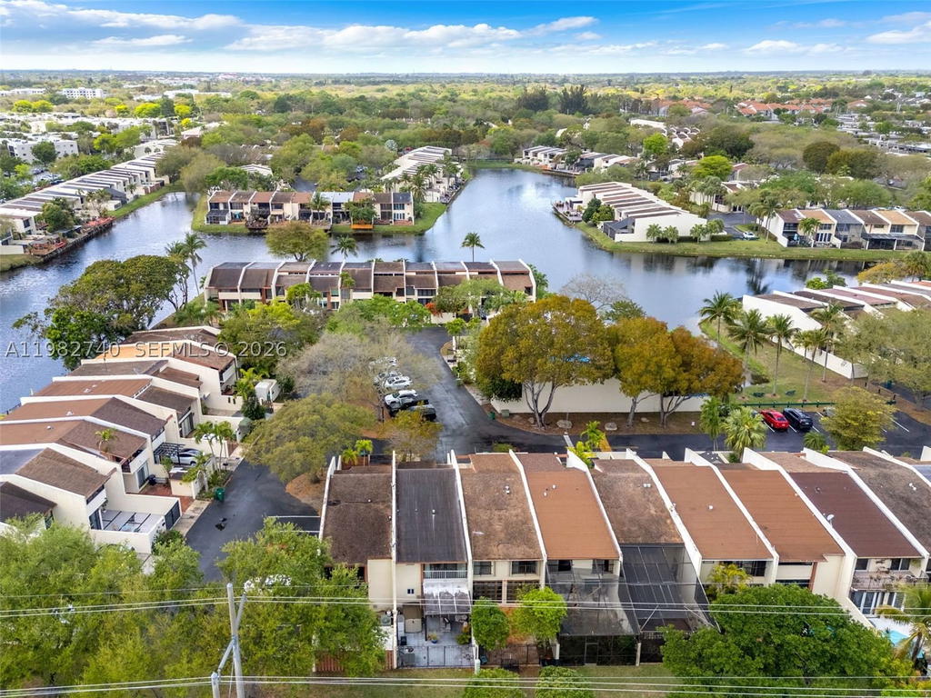Real estate property located at 7825 103rd Pl, Miami-dade, Sunset Park Lake Villas S, Miami, FL