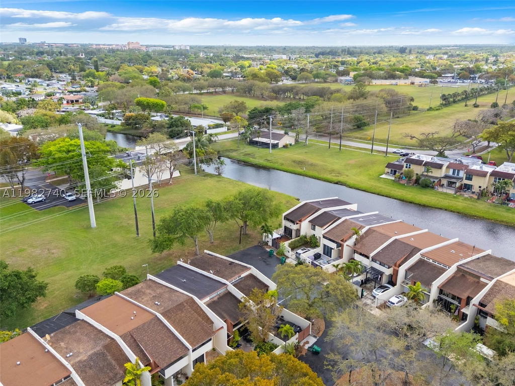 Real estate property located at 7825 103rd Pl, Miami-dade, Sunset Park Lake Villas S, Miami, FL