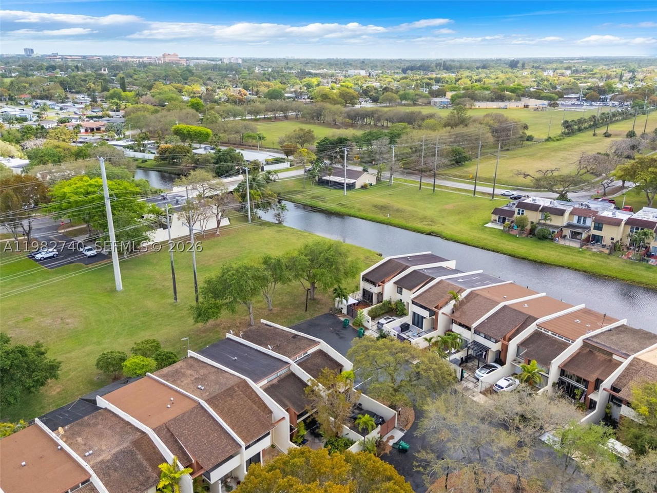 Real estate property located at 7825 103rd Pl, Miami-dade, Sunset Park Lake Villas S, Miami, FL