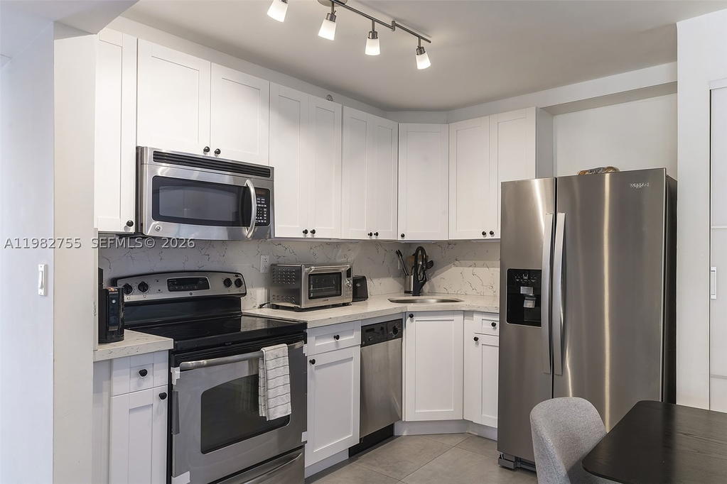 Real estate property located at 1035 West Ave #201, Miami-dade, Mirador 1035 Condo, Miami Beach, FL