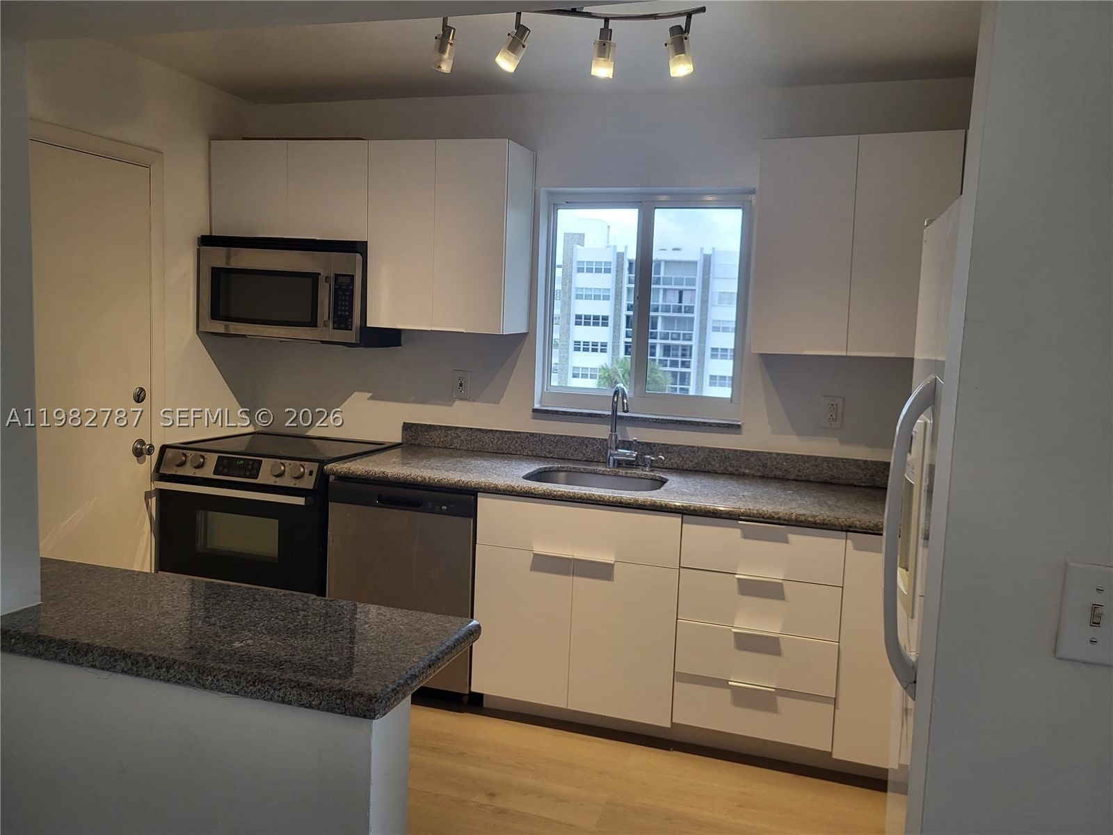 Real estate property located at 1020 94th St #503, Miami-dade, Chatillon Hall Condominiu, Bay Harbor Islands, FL