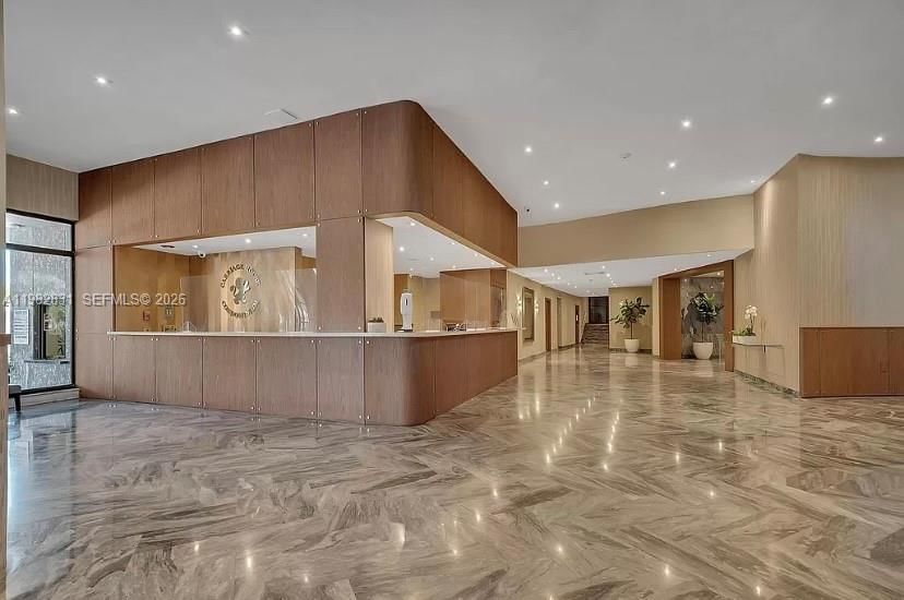 Real estate property located at 5401 Collins Ave #411, Miami-dade, The Carriage House Condo, Miami Beach, FL