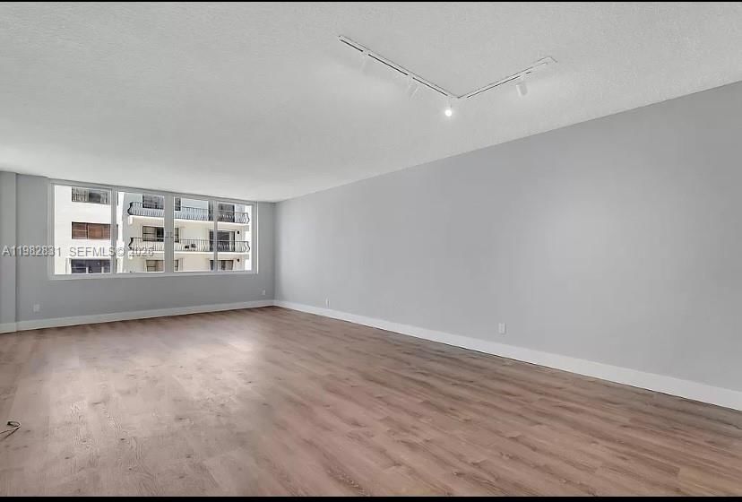 Real estate property located at 5401 Collins Ave #411, Miami-dade, The Carriage House Condo, Miami Beach, FL