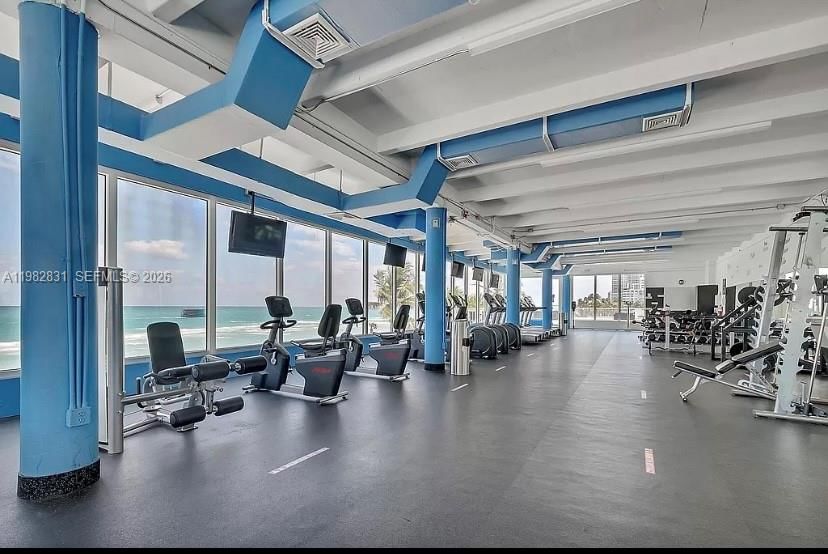 Real estate property located at 5401 Collins Ave #411, Miami-dade, The Carriage House Condo, Miami Beach, FL