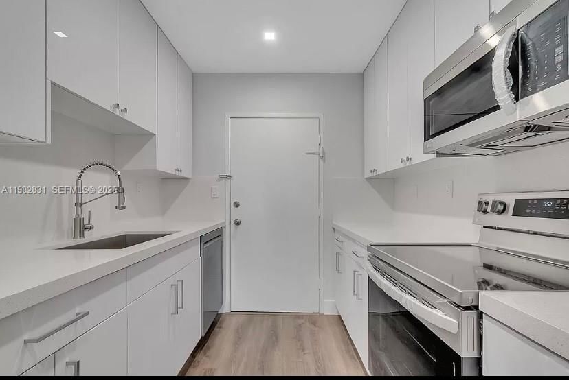 Real estate property located at 5401 Collins Ave #411, Miami-dade, The Carriage House Condo, Miami Beach, FL