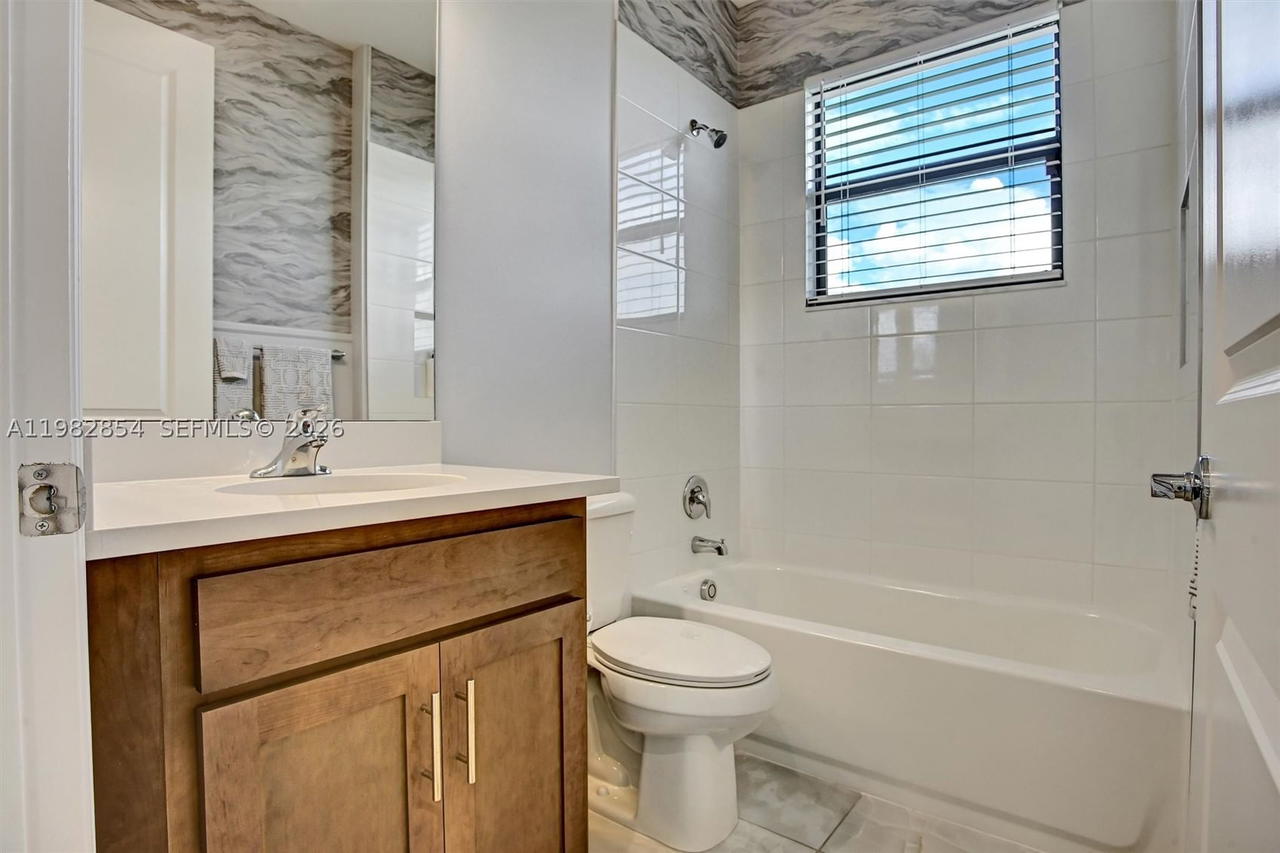 Real estate property located at 12799 Middlecreek Rd, St Lucie, Valencia Parc, Port St Lucie, FL