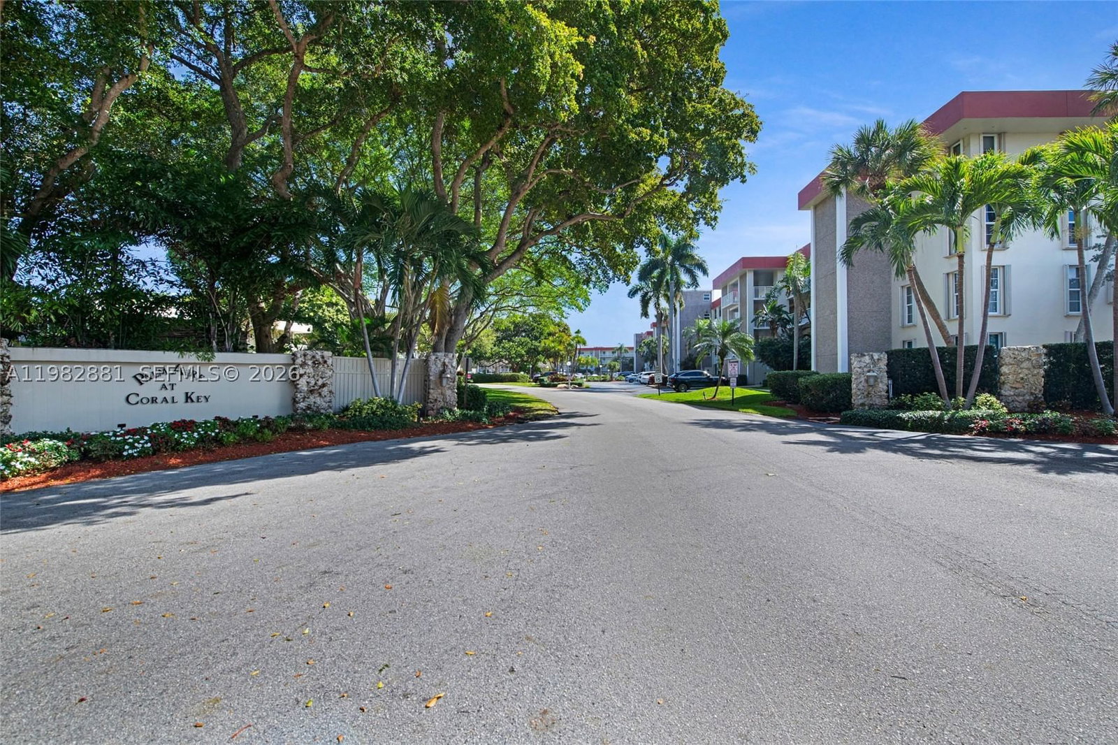 Real estate property located at 3050 48th Ct #401, Broward, No 1 Palm-aire At Coral K, Lighthouse Point, FL
