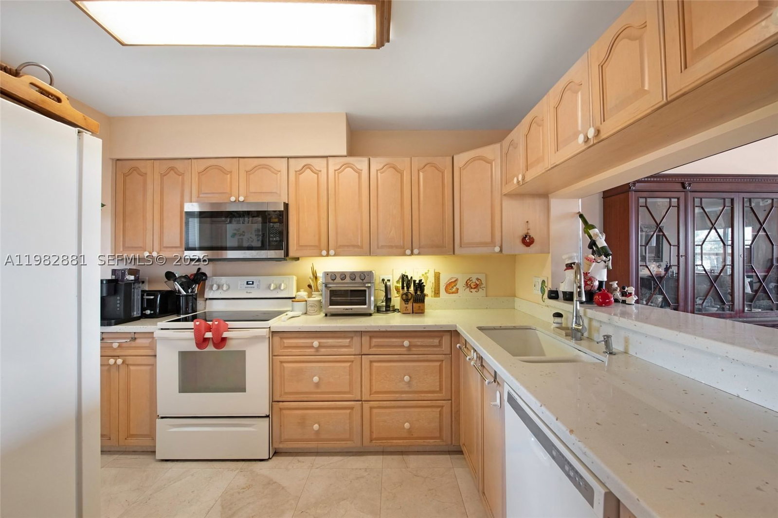 Real estate property located at 3050 48th Ct #401, Broward, No 1 Palm-aire At Coral K, Lighthouse Point, FL