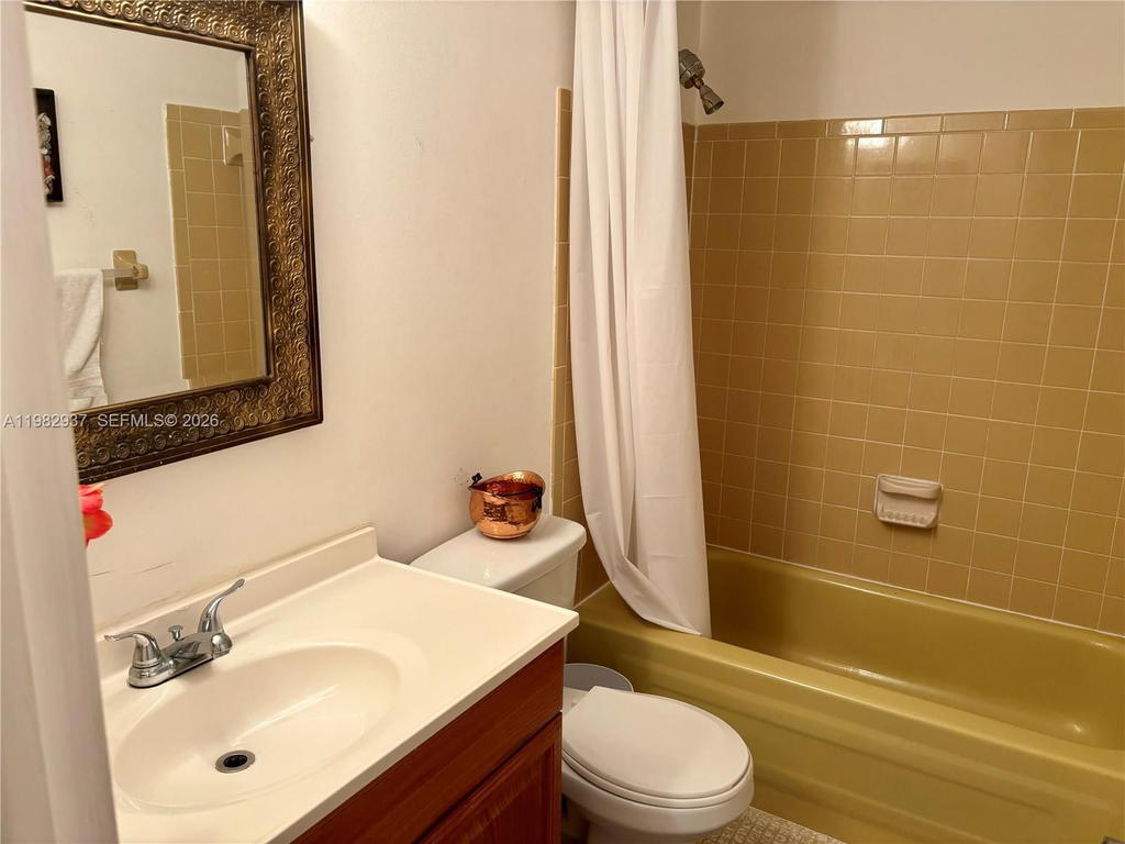 Real estate property located at 601 80th Ave #207, Broward, Oriole Gardens Two 66 Con, Margate, FL
