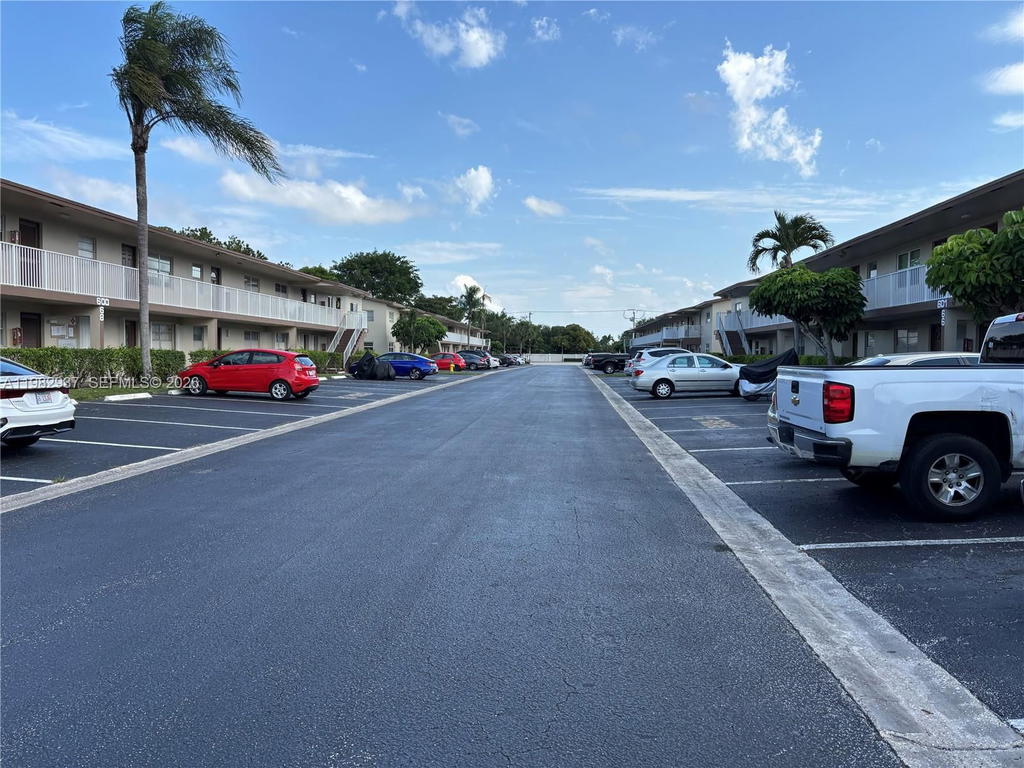 Real estate property located at 601 80th Ave #207, Broward, Oriole Gardens Two 66 Con, Margate, FL