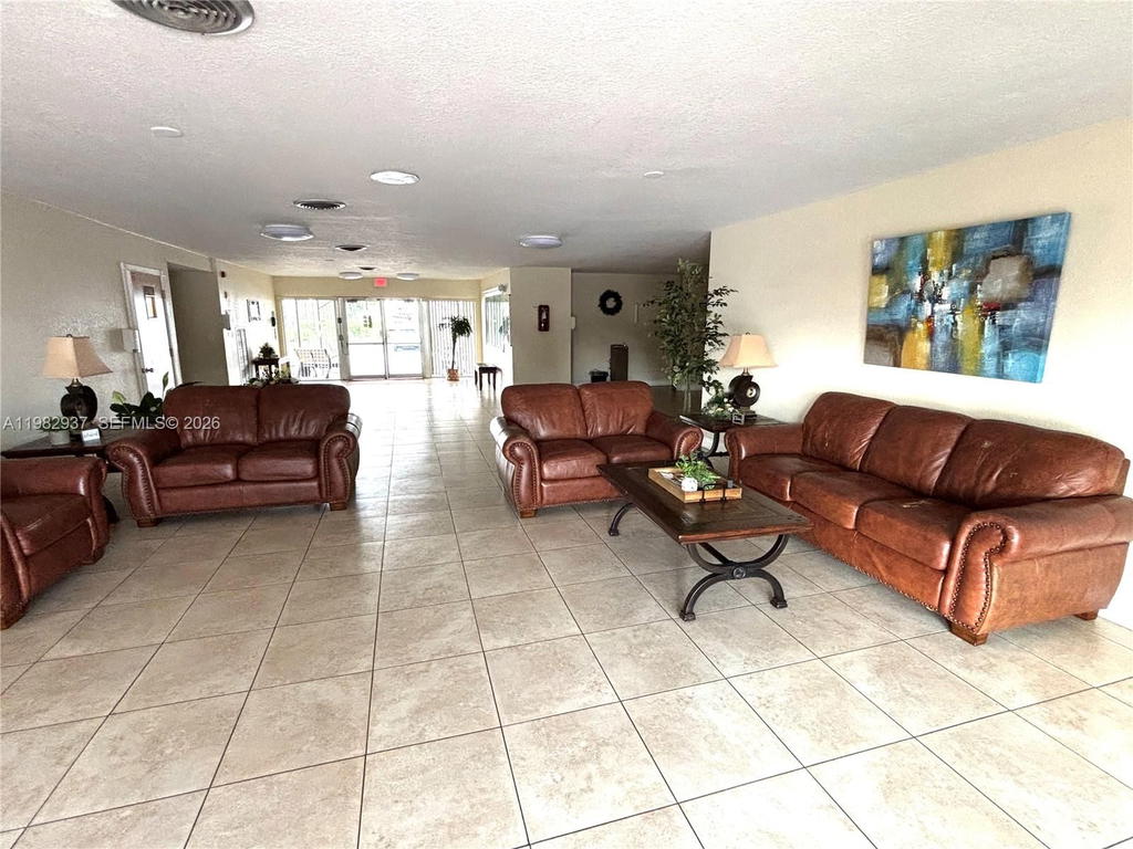 Real estate property located at 601 80th Ave #207, Broward, Oriole Gardens Two 66 Con, Margate, FL