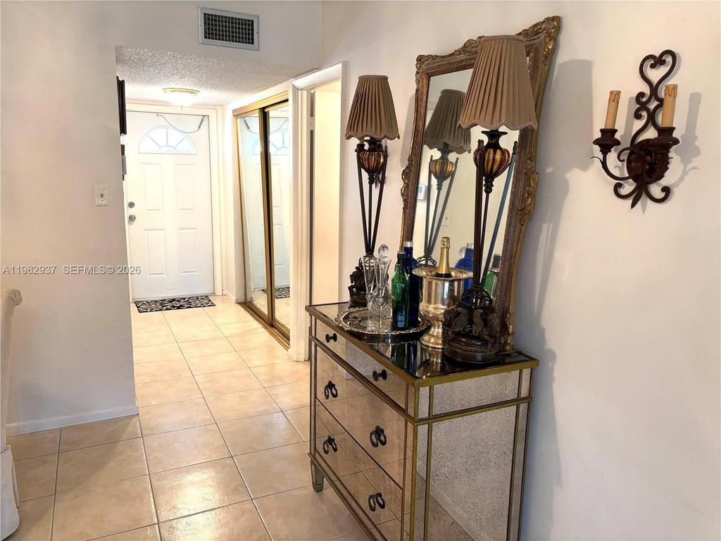 Real estate property located at 601 80th Ave #207, Broward, Oriole Gardens Two 66 Con, Margate, FL