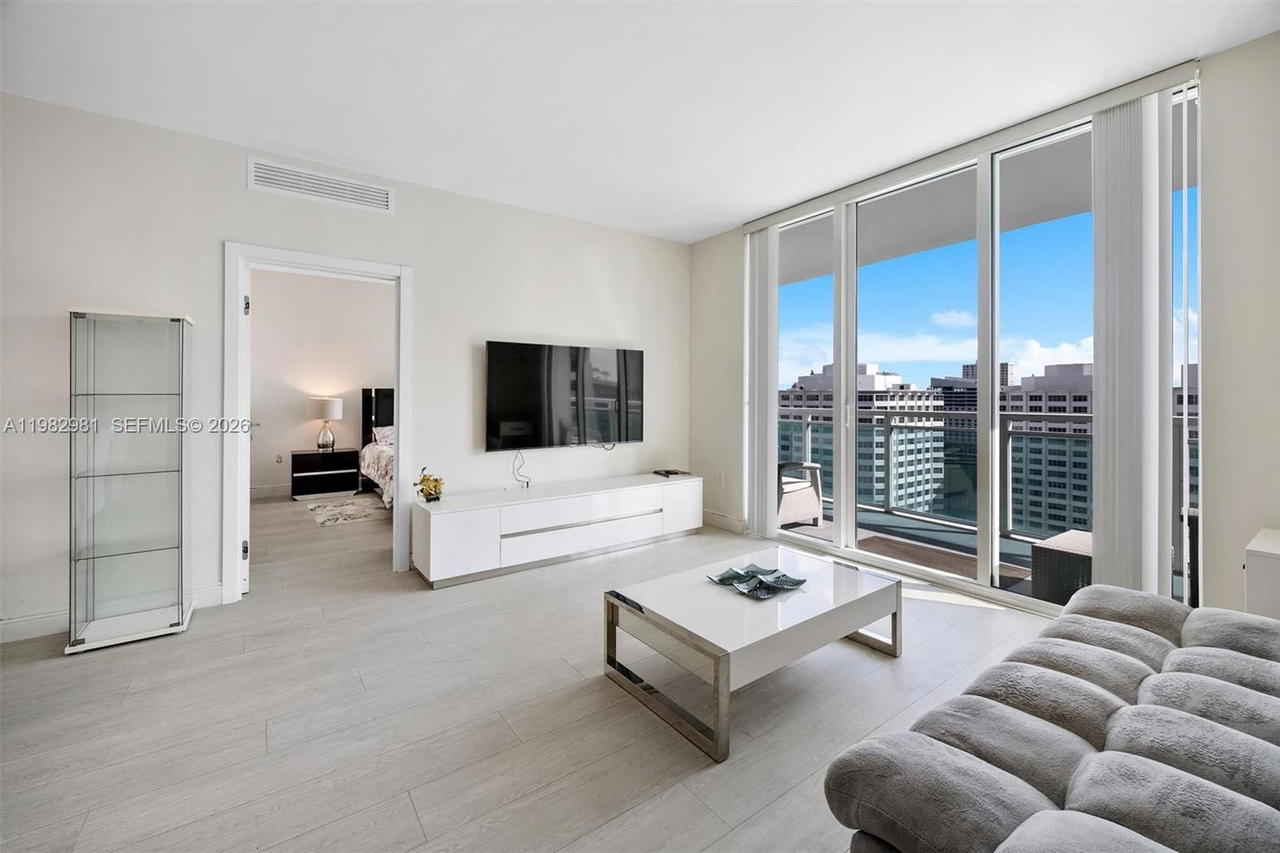 Real estate property located at 951 Brickell Ave #1806, Miami-dade, The Plaza 901 Brickell Co, Miami, FL