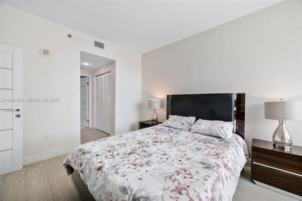 Real estate property located at 951 Brickell Ave #1806, Miami-dade, The Plaza 901 Brickell Co, Miami, FL