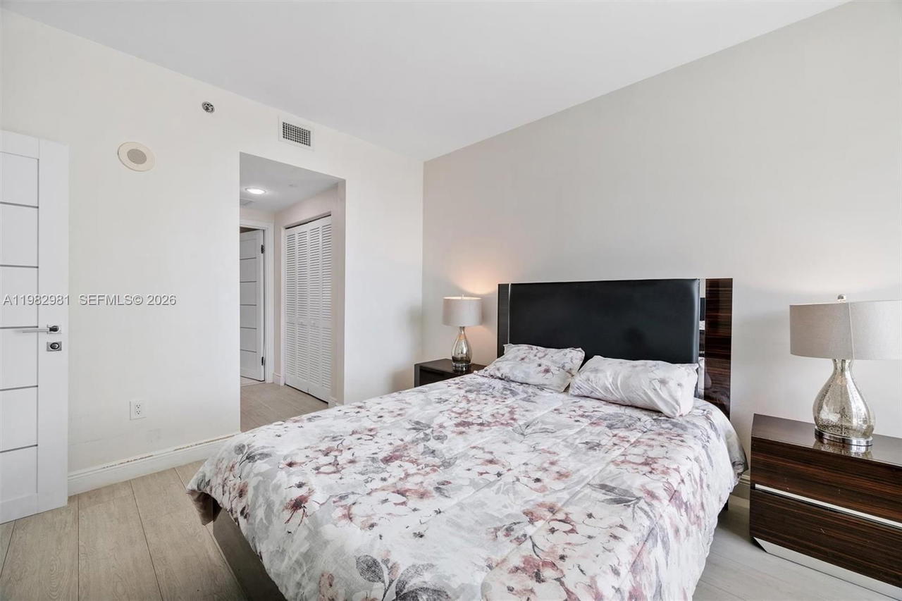 Real estate property located at 951 Brickell Ave #1806, Miami-dade, The Plaza 901 Brickell Co, Miami, FL