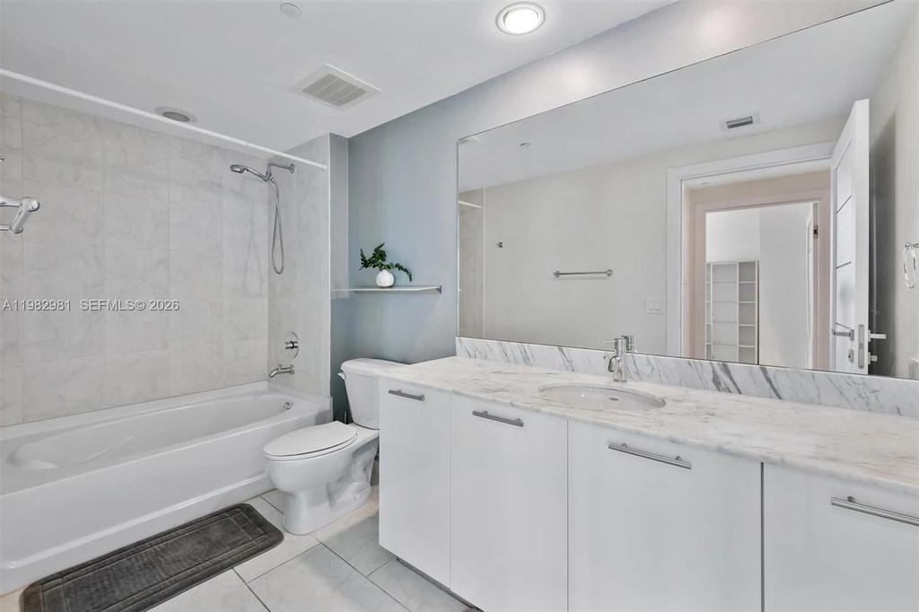 Real estate property located at 951 Brickell Ave #1806, Miami-dade, The Plaza 901 Brickell Co, Miami, FL