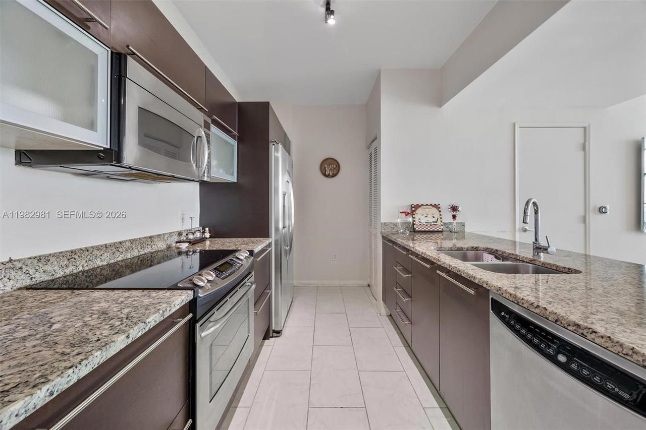 Real estate property located at 951 Brickell Ave #1806, Miami-dade, The Plaza 901 Brickell Co, Miami, FL