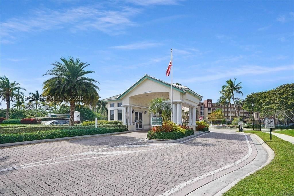 Real estate property located at 7647 Southampton Ter #304, Broward, Southampton Condominium, Tamarac, FL