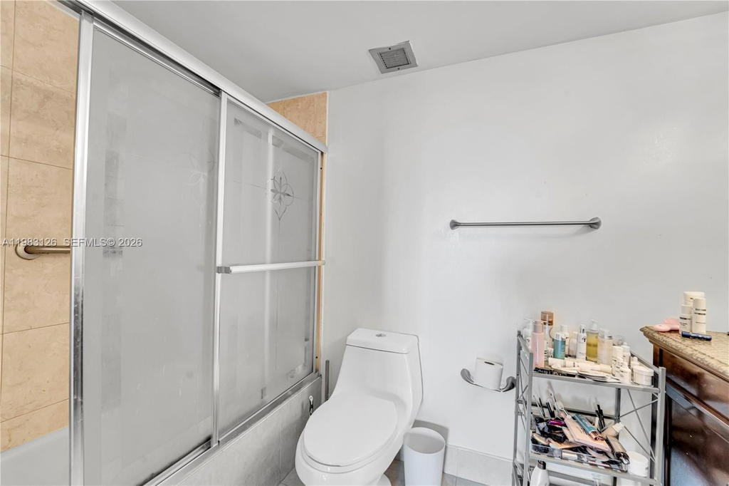Real estate property located at 919 Hillcrest Dr #704, Broward, Hillcrest East No 20 Cond, Hollywood, FL